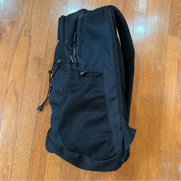 The North Face Jester Backpack Men’s Black Day Pack School College Hiking Travel - Picture 2 of 9